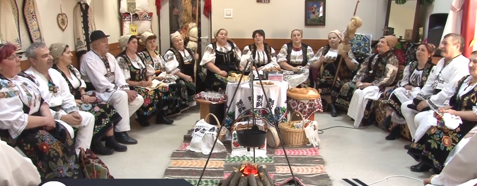 Grupul folcloric Ibășteana: De Dragobete, cu șezătoarea la Căminul pentru persoane vârstnice, din Târgu Mureș