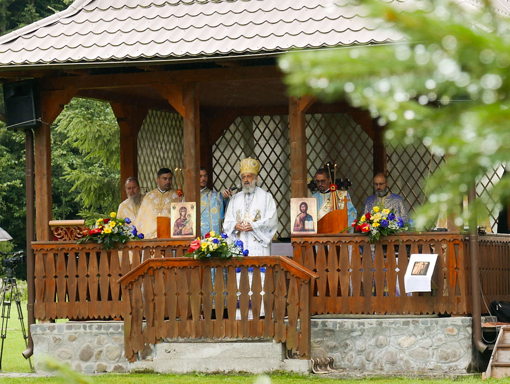 Liturghie arhierească la hramul mănăstirii de la Lăpușna