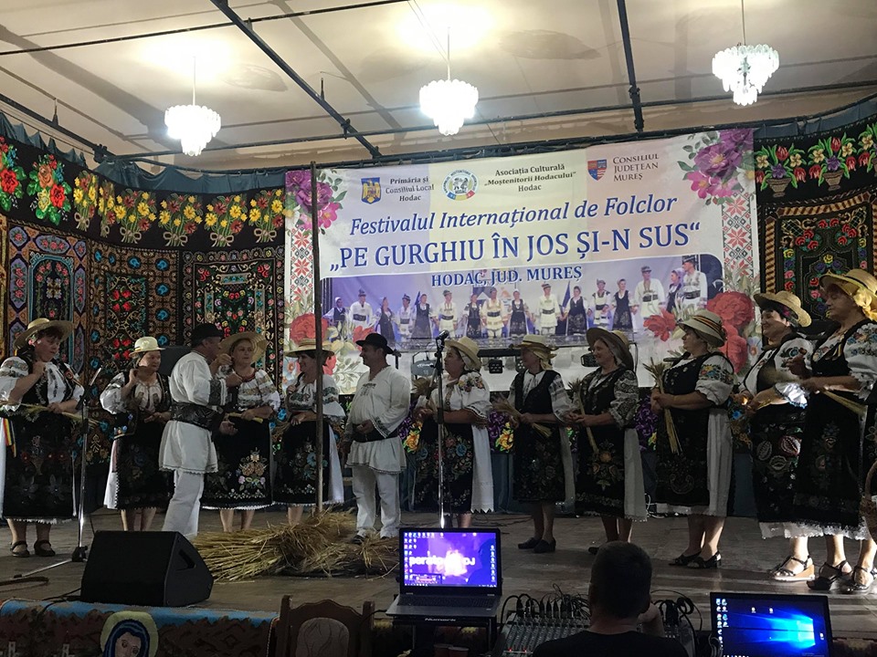 Grupul folcloric "Ibășteana a participat la Festivalul internațional de folclor "Pe Gurghiu în jos și-n sus" - ediția aIV-a